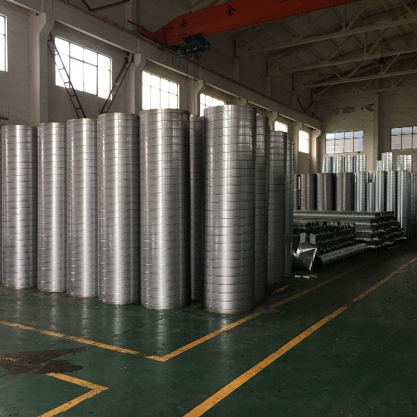 不銹鋼焊接風(fēng)管:現(xiàn)代通風(fēng)系統(tǒng)的“鋼鐵脊梁”與全管通的專業(yè)解決方案 碳鋼焊接風(fēng)管